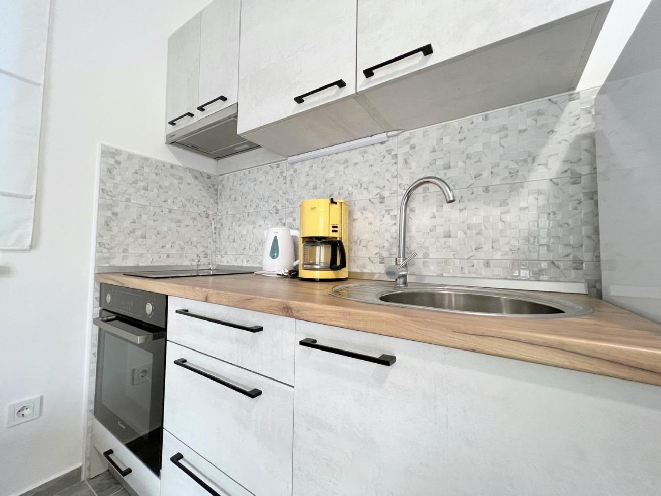 Evergreen & Pinky Apartments Close To The Beach ราบ ภายนอก รูปภาพ