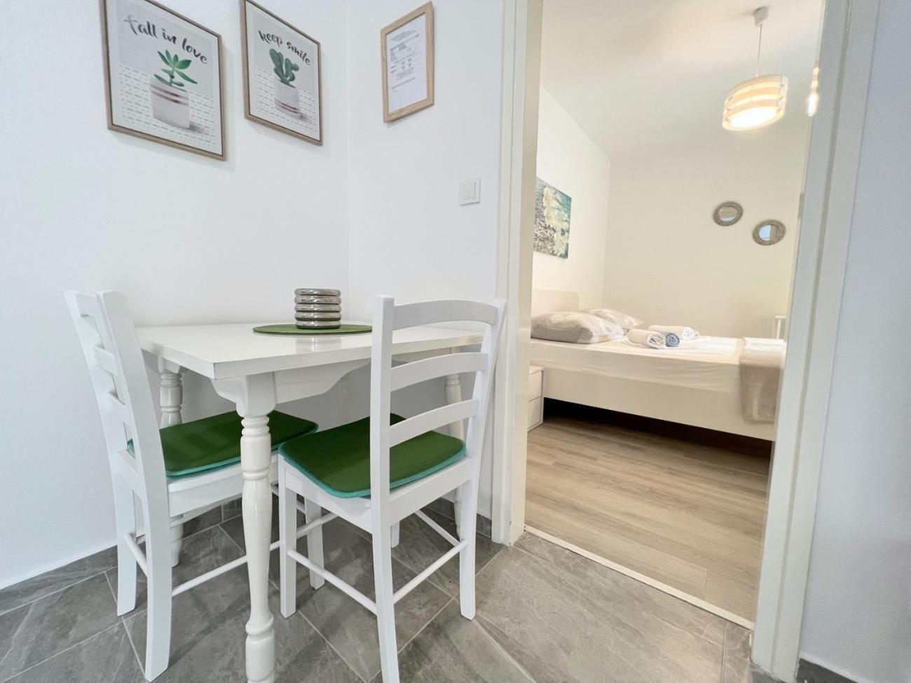 Evergreen & Pinky Apartments Close To The Beach ราบ ภายนอก รูปภาพ