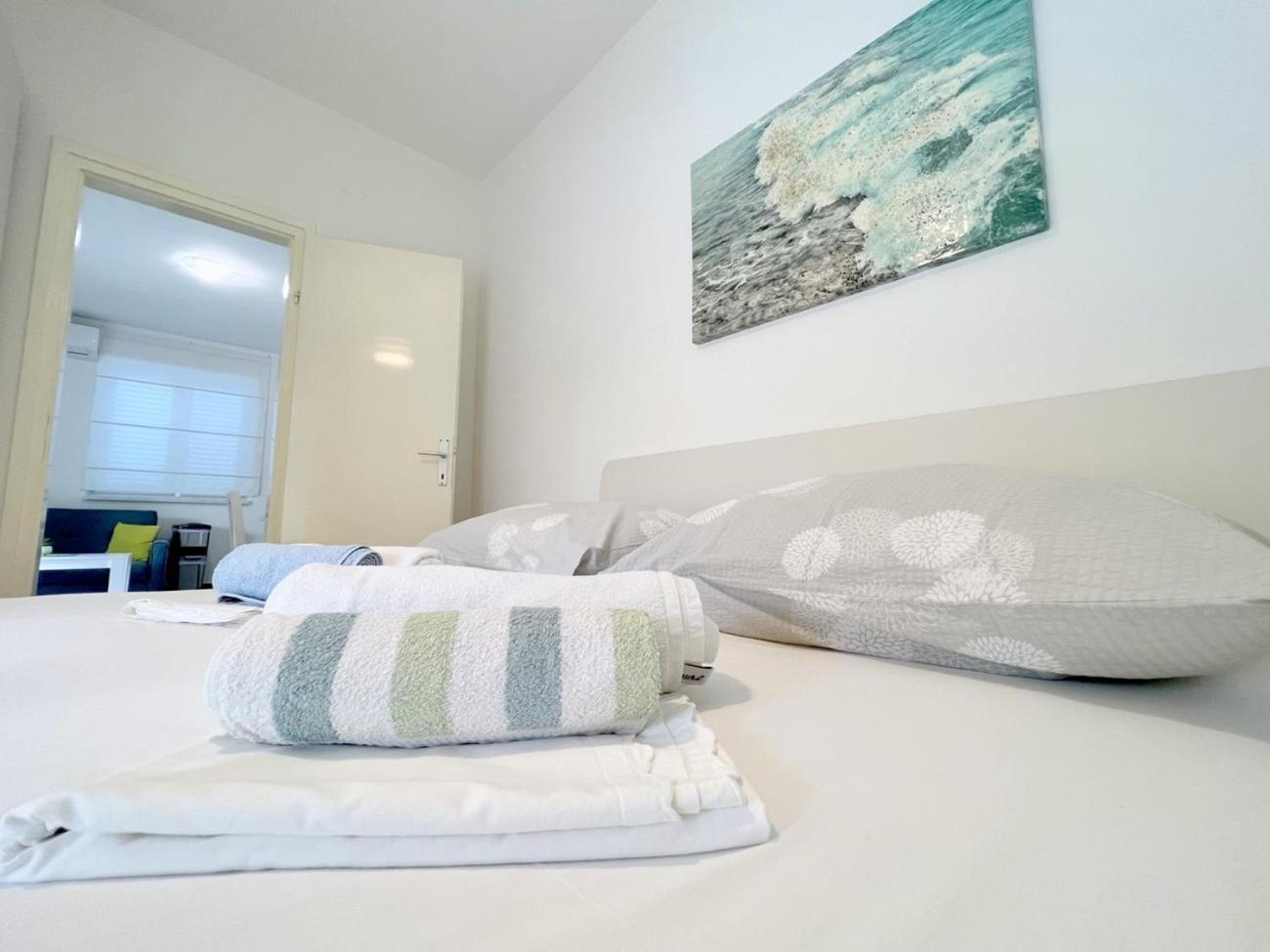 Evergreen & Pinky Apartments Close To The Beach ราบ ภายนอก รูปภาพ