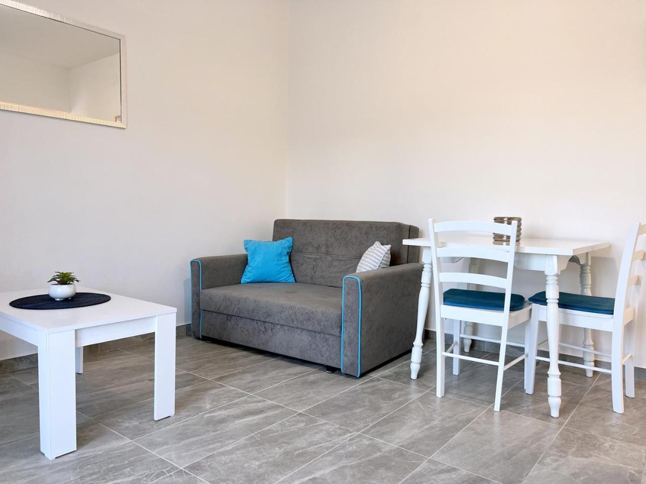 Evergreen & Pinky Apartments Close To The Beach ราบ ภายนอก รูปภาพ