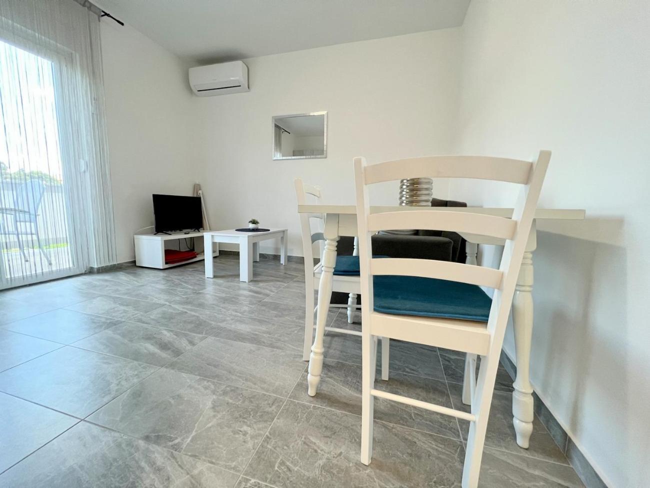Evergreen & Pinky Apartments Close To The Beach ราบ ภายนอก รูปภาพ