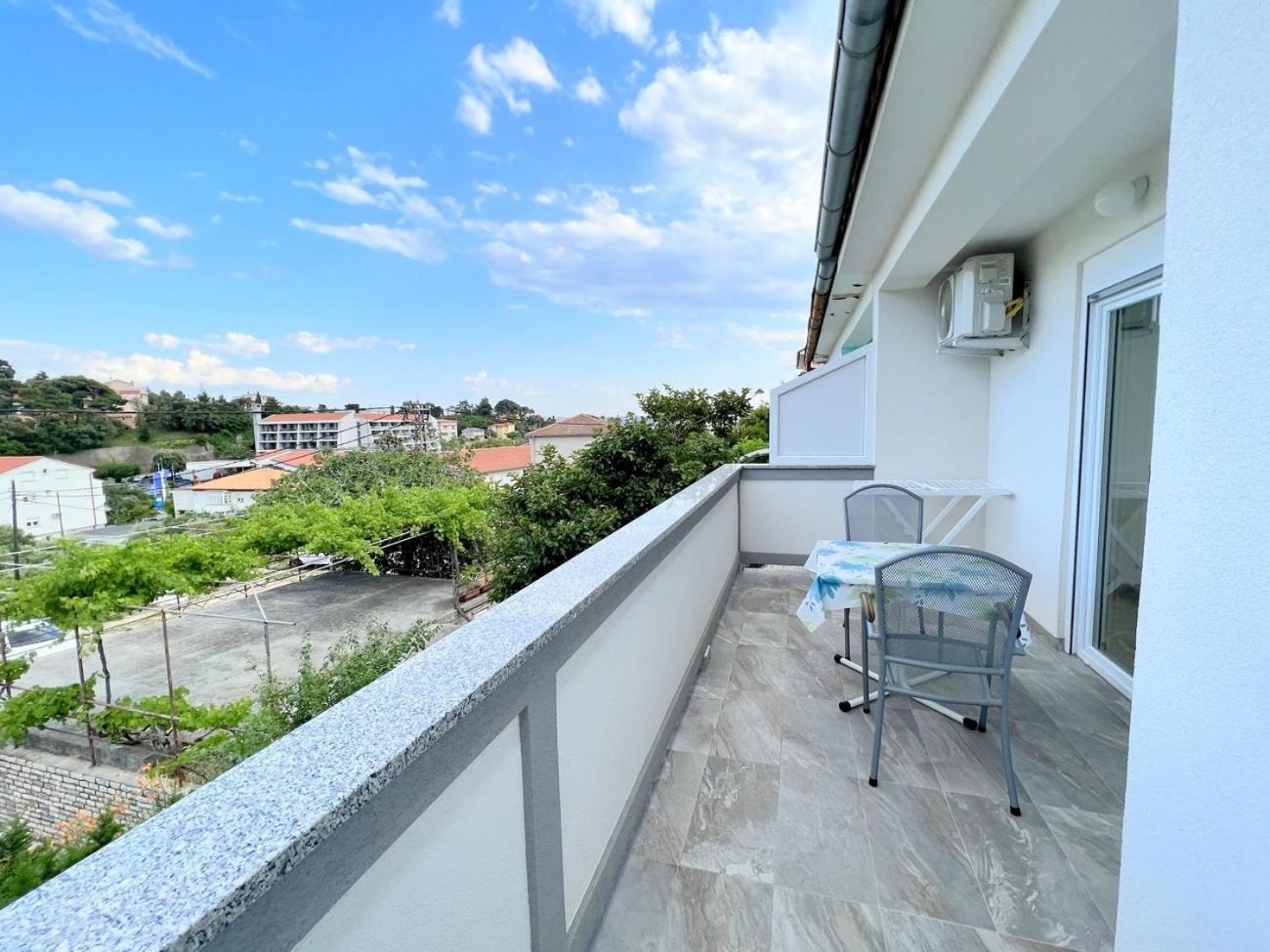 Evergreen & Pinky Apartments Close To The Beach ราบ ภายนอก รูปภาพ